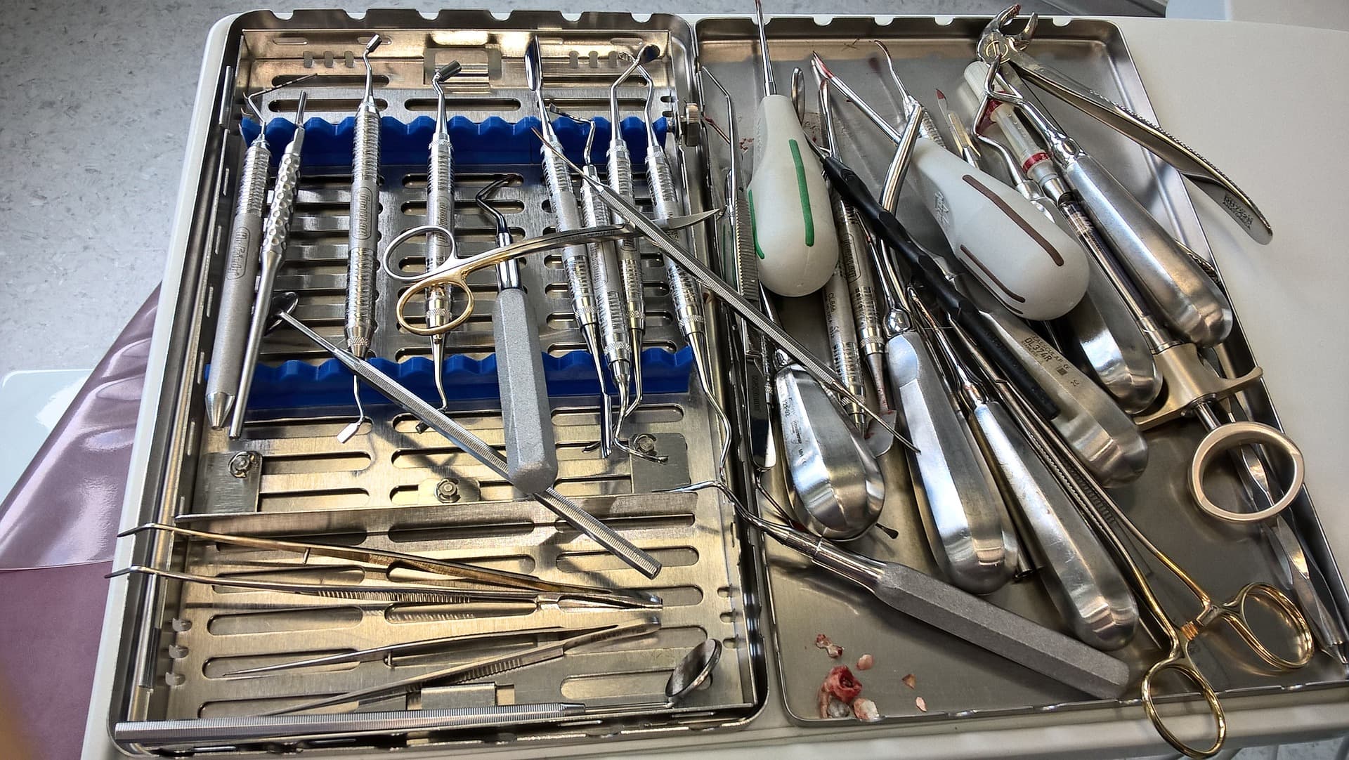 Modern microscopic endodontic rotary instruments, digital apex locator, and clinical tools for painless root canal therapy at Rajesh Dental
